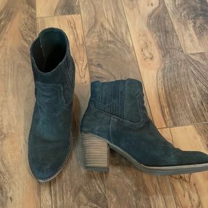 Dolce Vita Grey Suede Boots/booties Sz 8